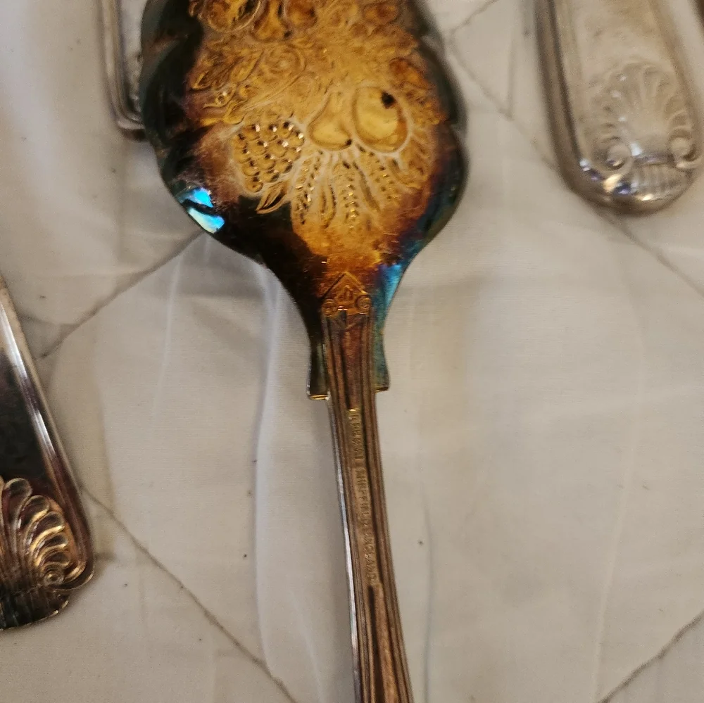 Antique 43 piece International E.P Korea shell pattern silverware set. - Picture 12 of 16